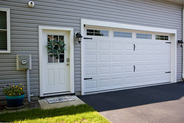 24/7 Emergency Garage Door Panel Replacement experts in Shoreacres, TX